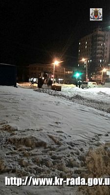 Комунальники розпочали вивезення снігу з магістралей міста у 